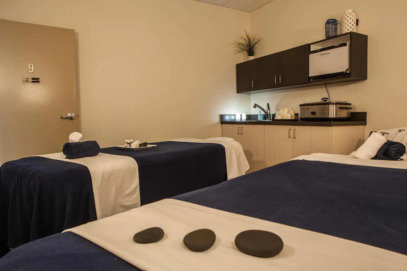 Hand & Stone Massage and Facial Spa - Bayview Village